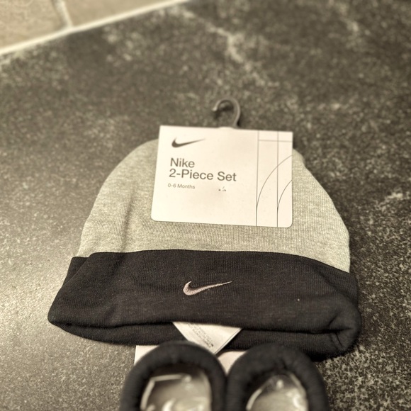 Nike newborn hat/sock set - Picture 3 of 3